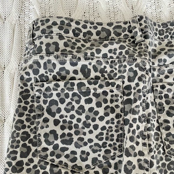 H&M Divided Leopard Print Straight Leg Jeans Size 10 - Picture 6 of 11